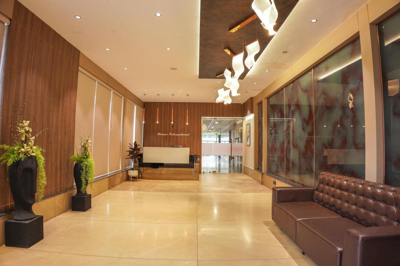 Ramee International Surat Hotel Exterior foto