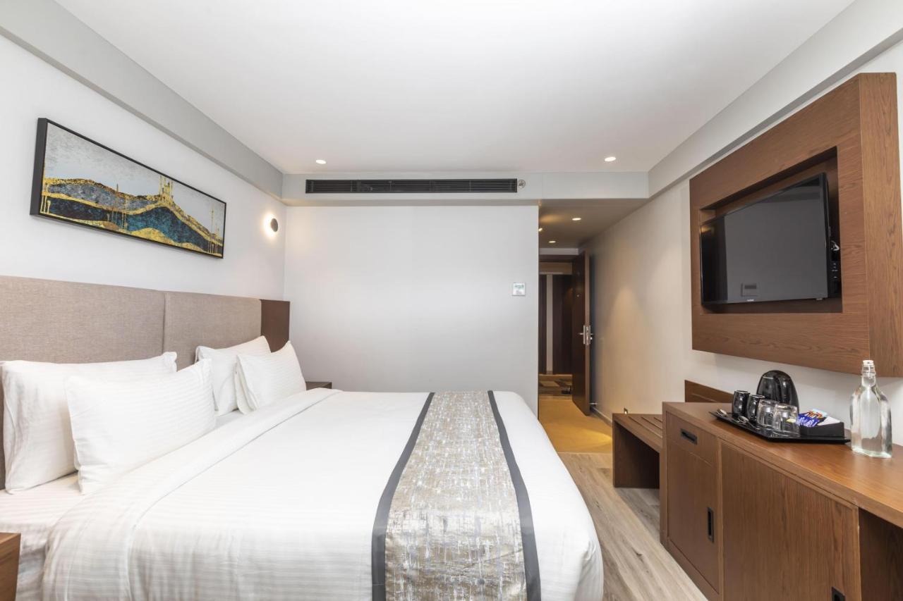 Ramee International Surat Hotel Exterior foto