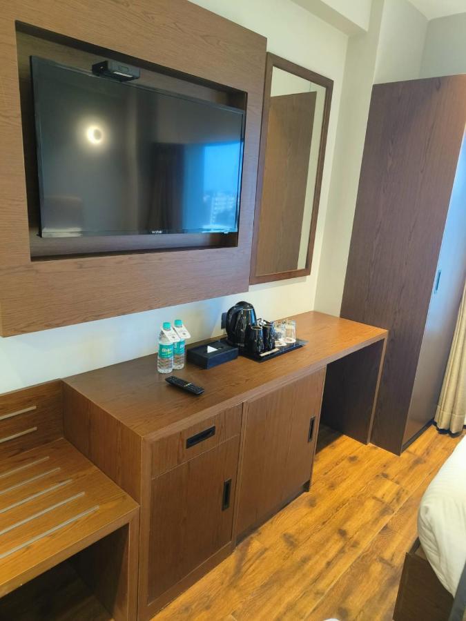 Ramee International Surat Hotel Exterior foto