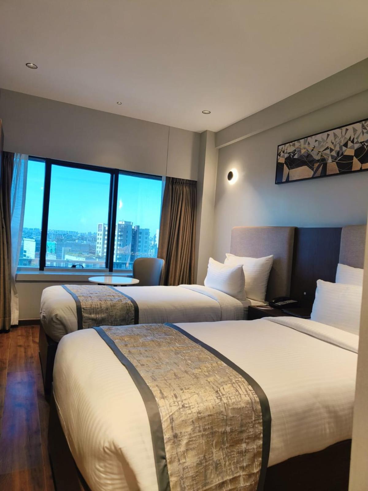 Ramee International Surat Hotel Exterior foto